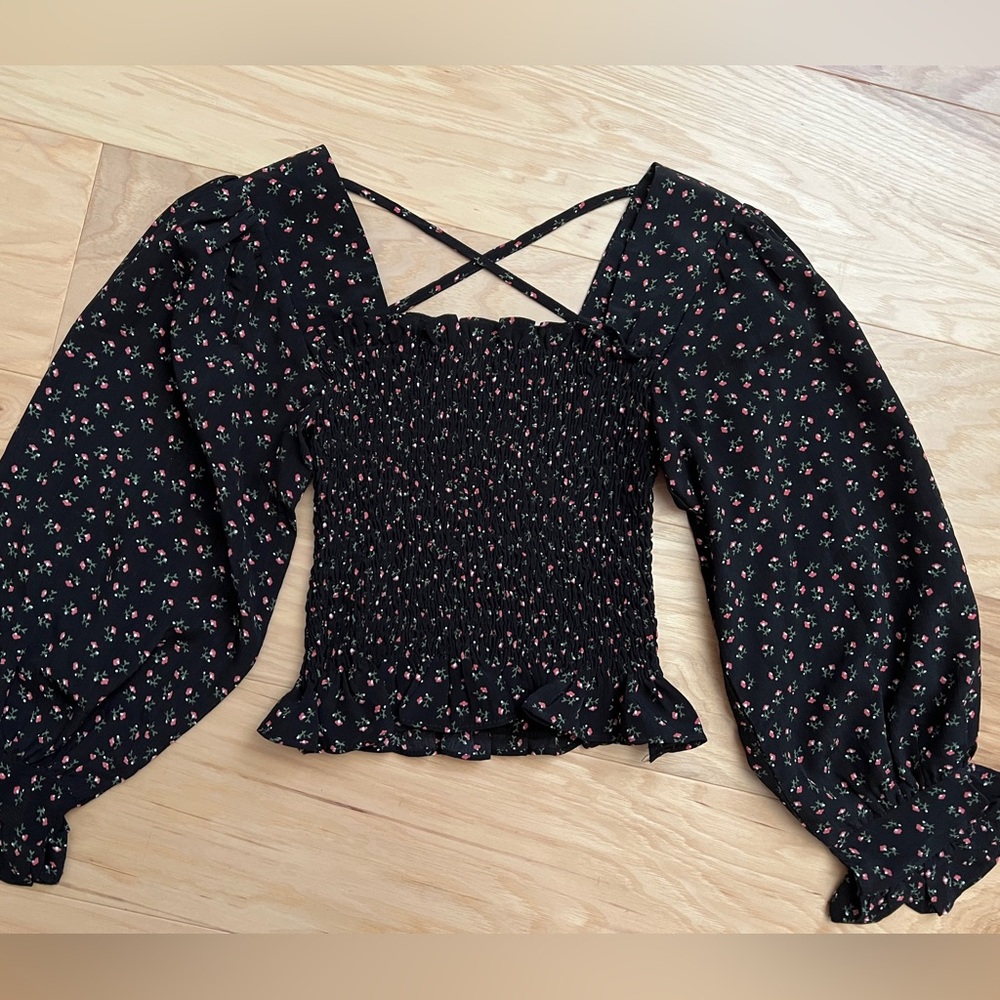 🖤❤️🌺YESSTYLE Black Red Floral Spring Blouse Shirt🌹